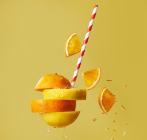 machtwort-marketing-3-tipps-fuer-regelmaessige-newsletter-zitronen-mit-strohhalm